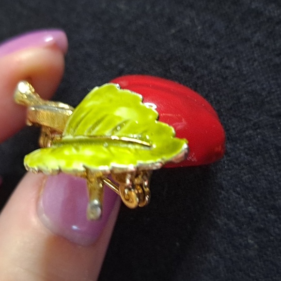 Vintage Metal Enamel Red Apple Gold Tone Brooch - The Perfect Teacher Gift - Picture 2 of 9